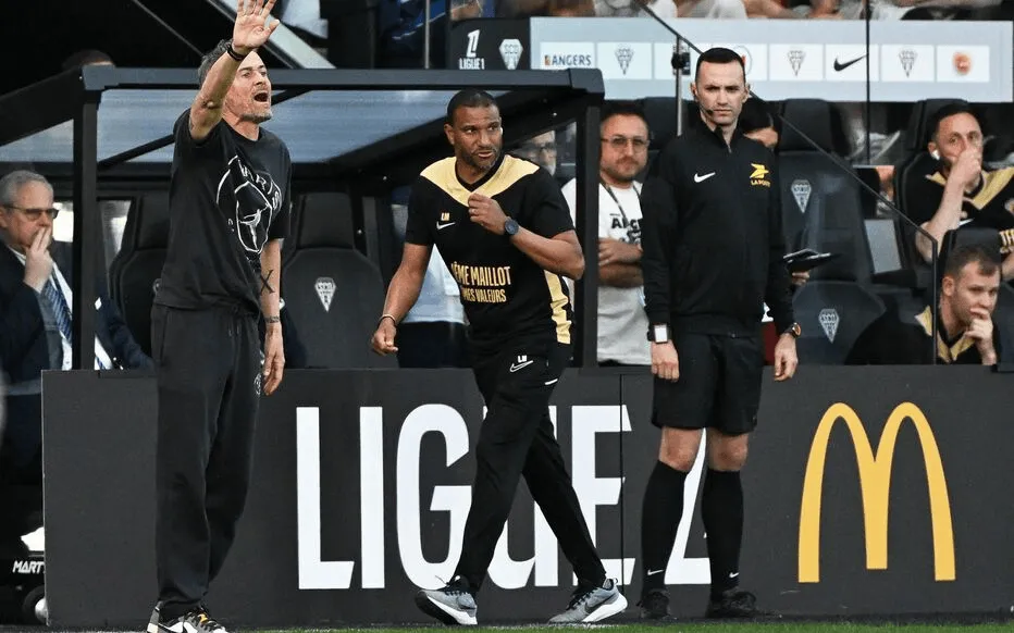 开云官网-恩里克：贝拉尔多踢中场前途光明；巴黎轮换是为了保存体能